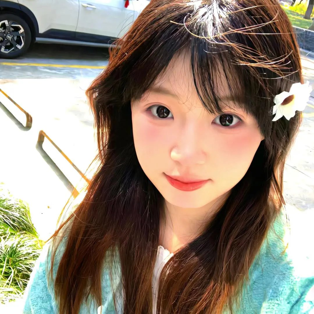 随盲柳入眠的女人